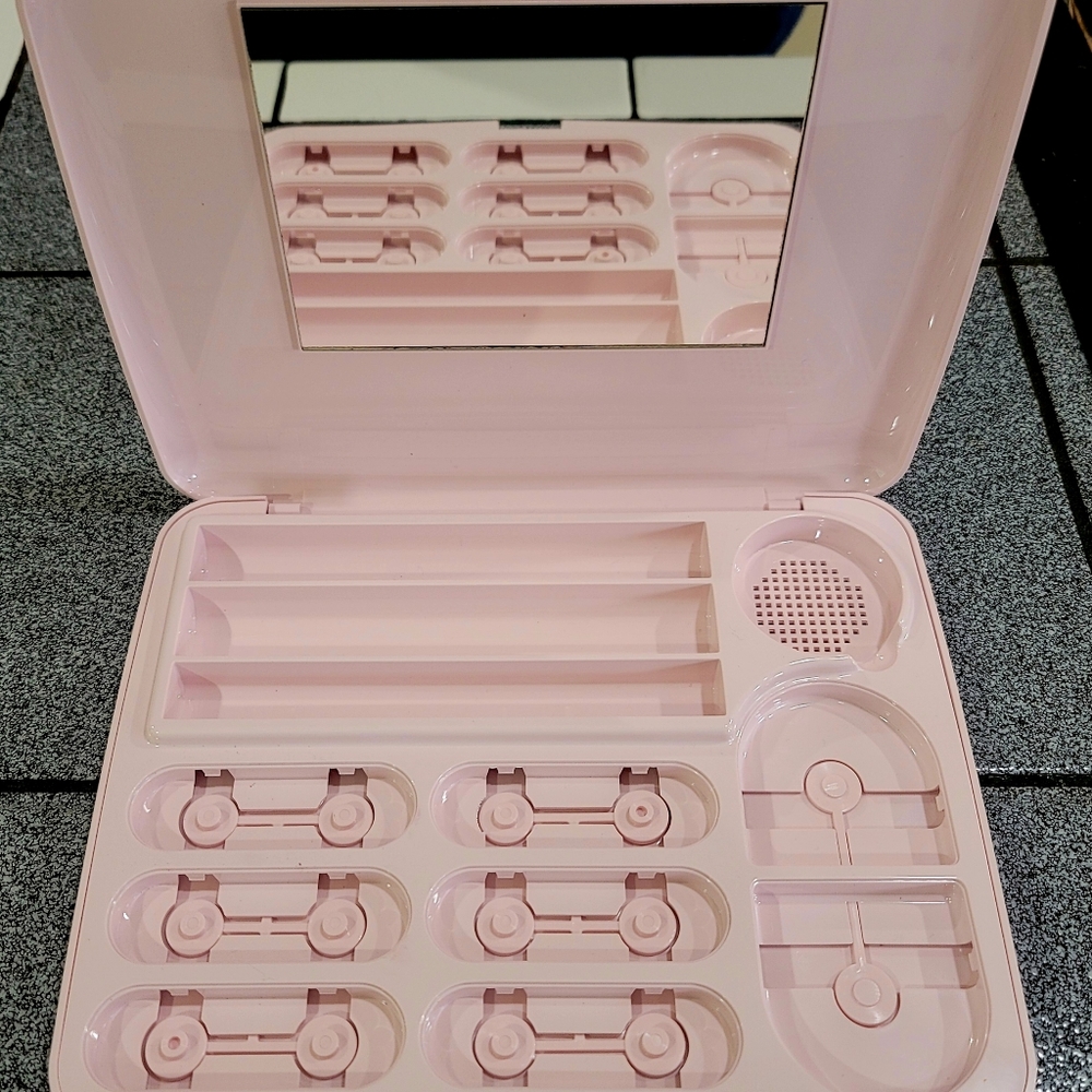 Mary Kay NIB Color Palette/Palette De Couleurs